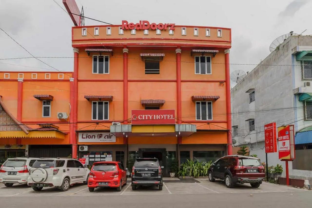 Hotel Reddoorz @ Pematangsiantar Exterior foto