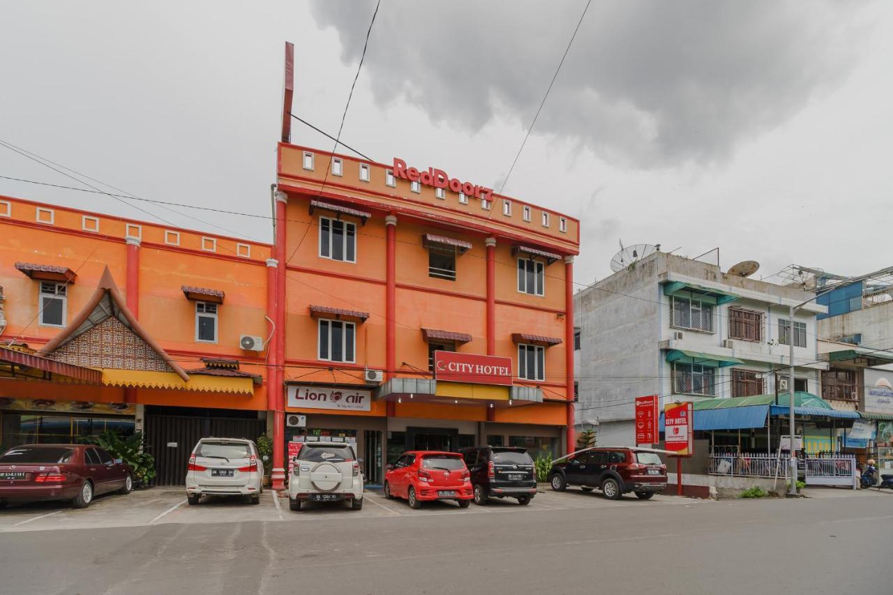 Hotel Reddoorz @ Pematangsiantar Exterior foto